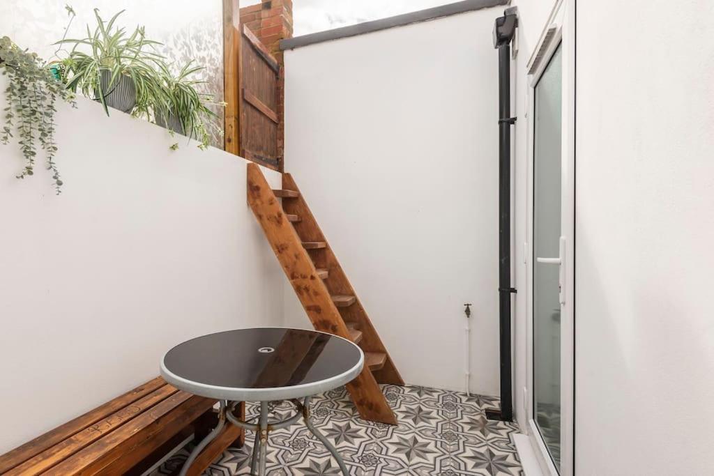 Comfortable Flat Close To The Beach Brighton ภายนอก รูปภาพ